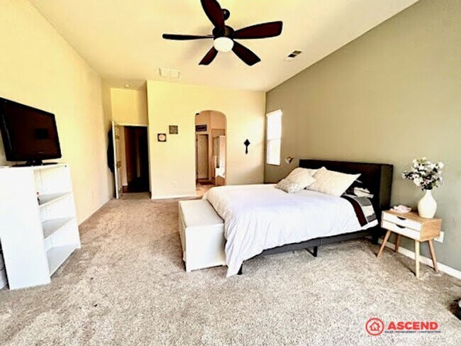 Building Photo - Beautiful Home in the Northwest!