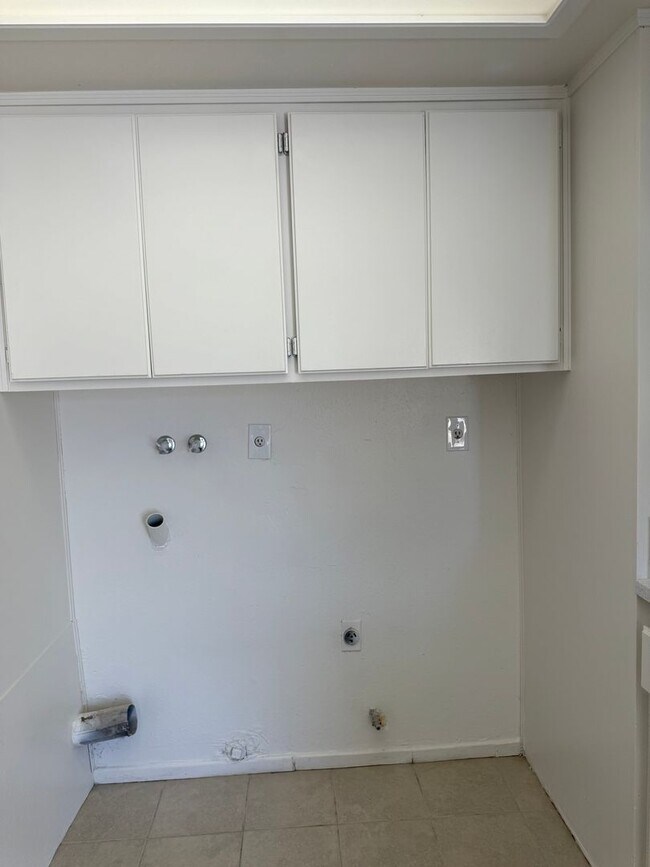 Building Photo - 3711