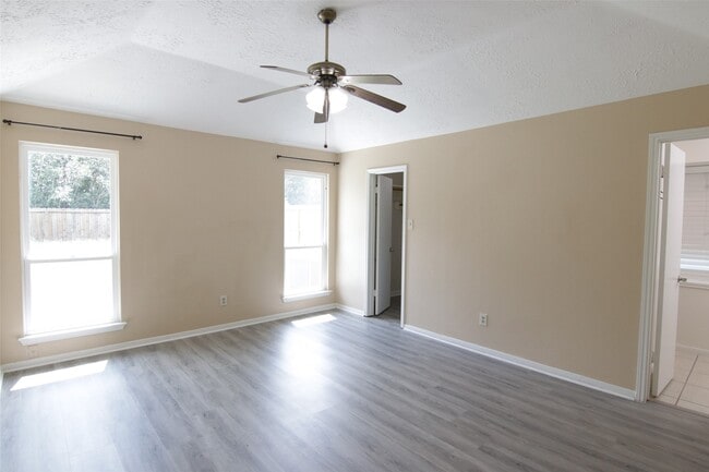Building Photo - 6918 Glen Rosa Dr