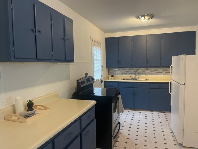 Building Photo - 2708 Cave Ave NW