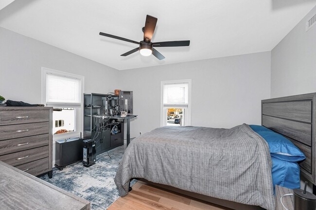 Building Photo - 146 S Pleasant St