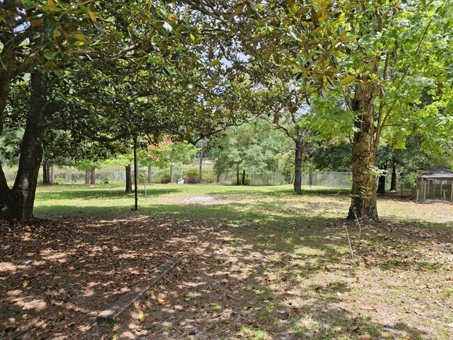 Building Photo - 661 Brookmeade Dr