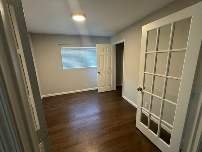 Building Photo - Nice Open  1 story 3 bedroom 2 bath in wes...