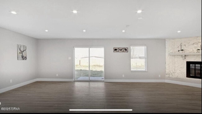 Building Photo - 906 Huntington Dr