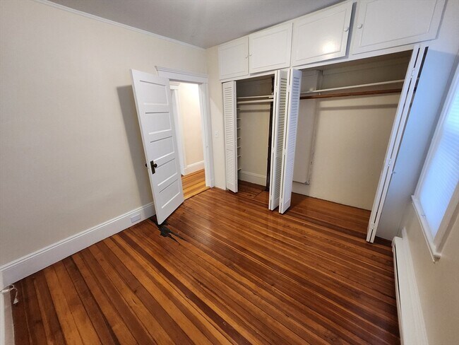 Building Photo - 19 Granville Rd