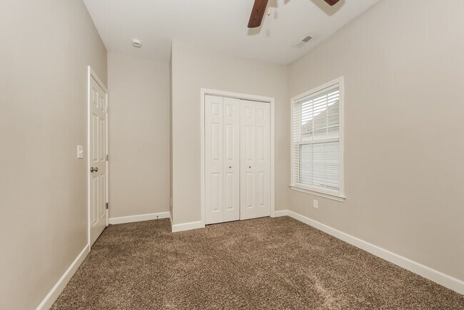 Building Photo - 6033 Lori Anne Dr