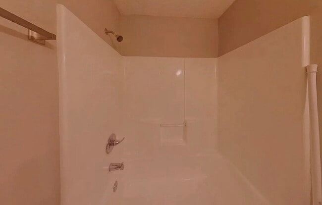 Building Photo - MOVE IN READY