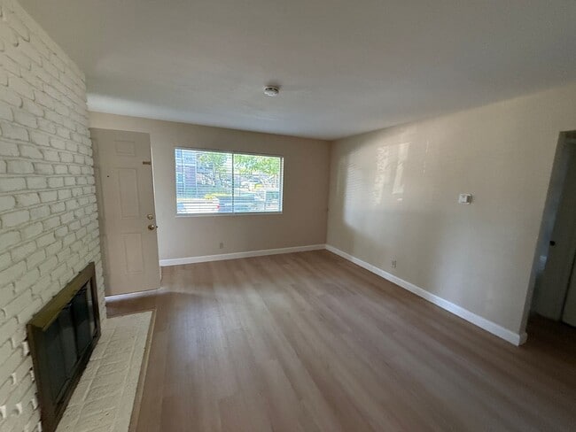 Building Photo - 611 Fairview Dr