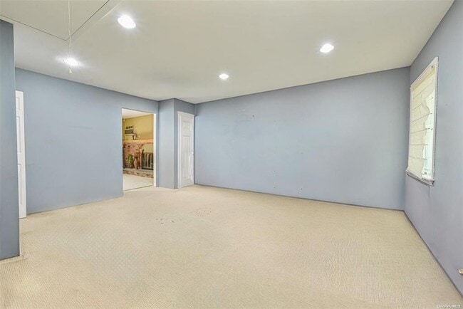 Building Photo - 9 Lone Hill Pl