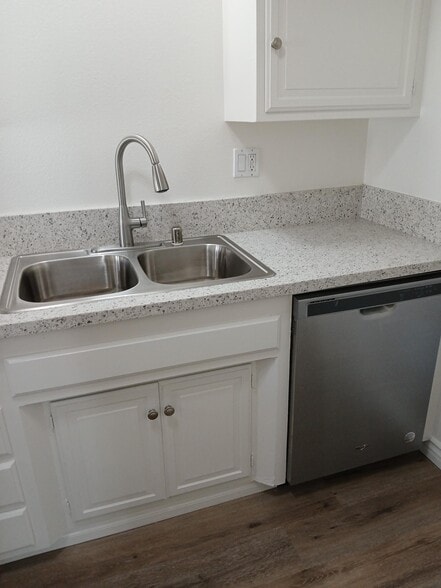 Building Photo - 837 Amigos Way