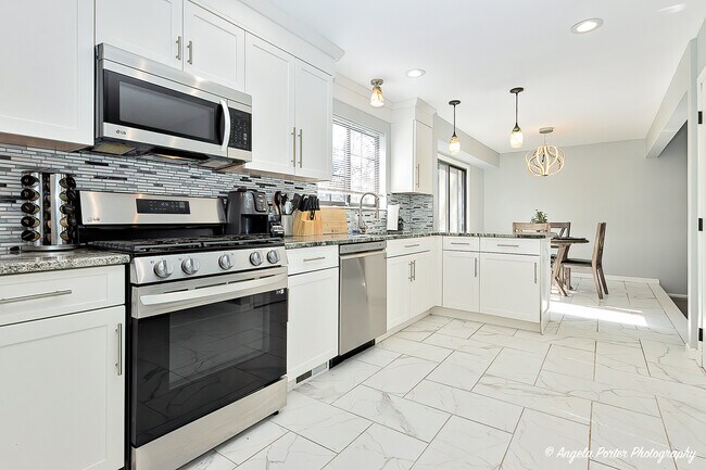Building Photo - 638 Dordan Ct