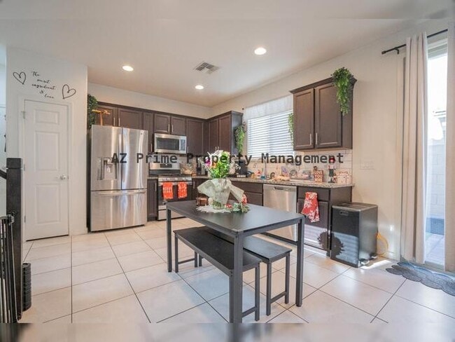 Building Photo - 3814 S 58th Dr