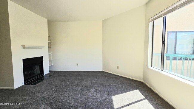 Building Photo - 3690 N Country Club Rd