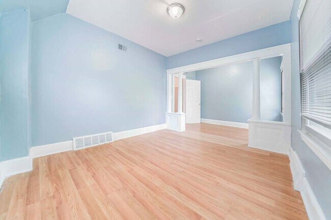 Building Photo - 4310 Daisy Ave