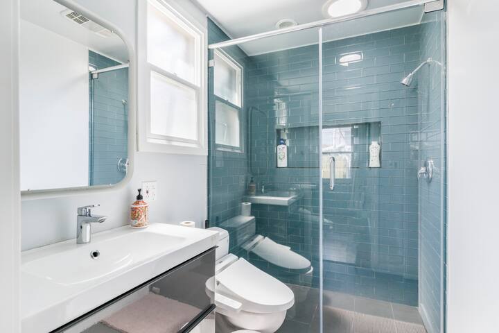 Building Photo - 11708 Exposition Blvd