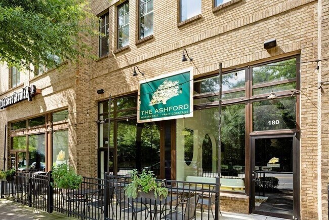 Building Photo - 2641 Mackintosh Ct