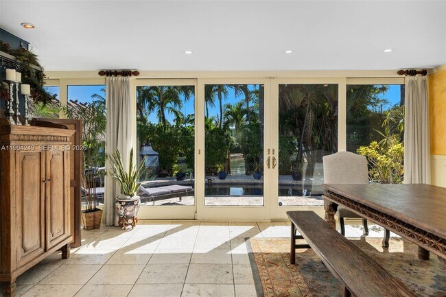 Building Photo - 7975 Biscayne Point Cir