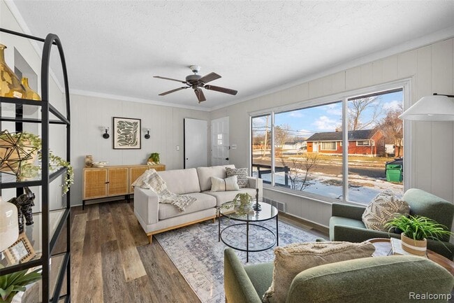 Building Photo - 29061 Balmoral St