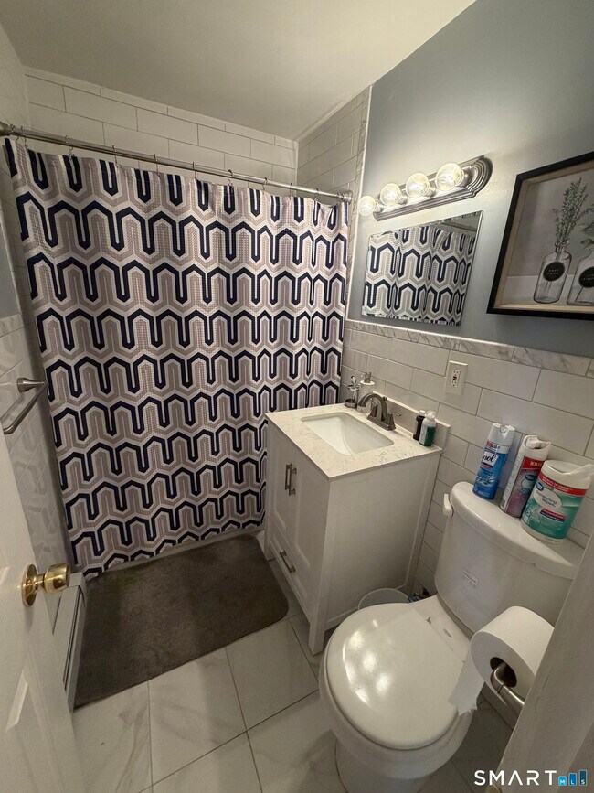 Building Photo - 11 Camelot Dr