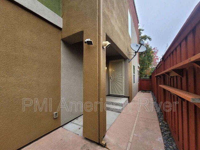 Building Photo - 828 Cadmium Ct