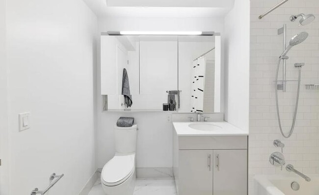 Building Photo - 0 bedroom in LONG ISLAND CITY NY 11109