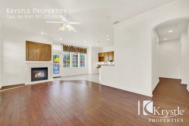 Building Photo - Gorgeous condo in beautiful Tiara gated co...