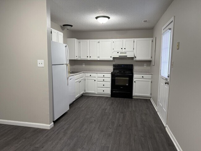 Building Photo - 2216 Live Oak Ln