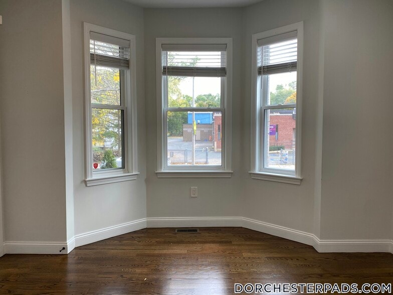 Building Photo - 757 Washington St