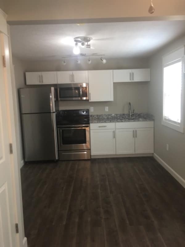 Building Photo - 320 E Main St