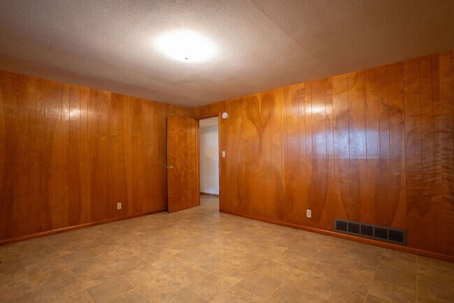 Building Photo - Spacious North Tacoma waterfront Unit with Million dollar Puget Sound Views