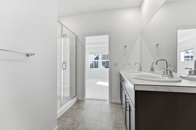 Building Photo - Modern Retreat in Reed’s Crossing