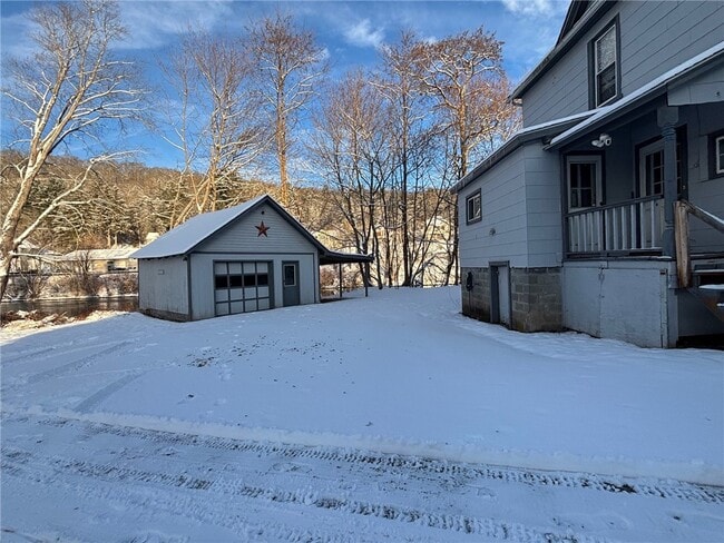 Building Photo - 49 Bridge St