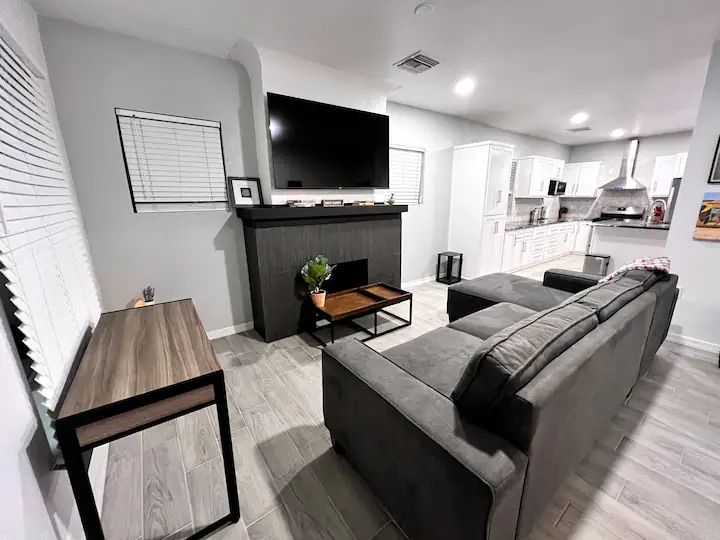 Building Photo - 3025 E Missouri Ave