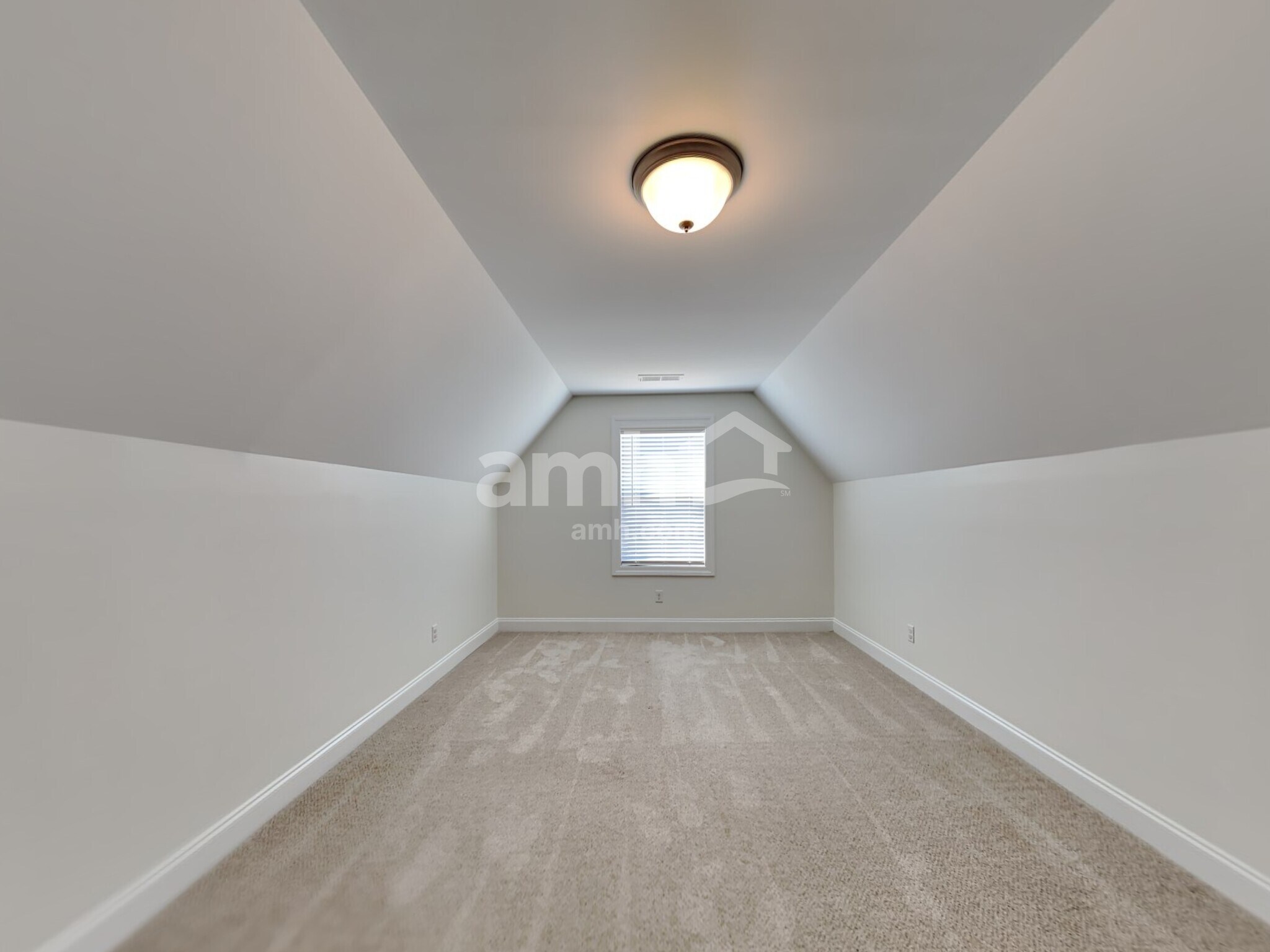 Building Photo - 3284 Vineyard Dr S