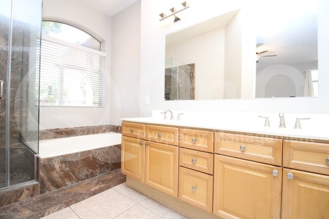 Building Photo - 5997 W Aurora Dr