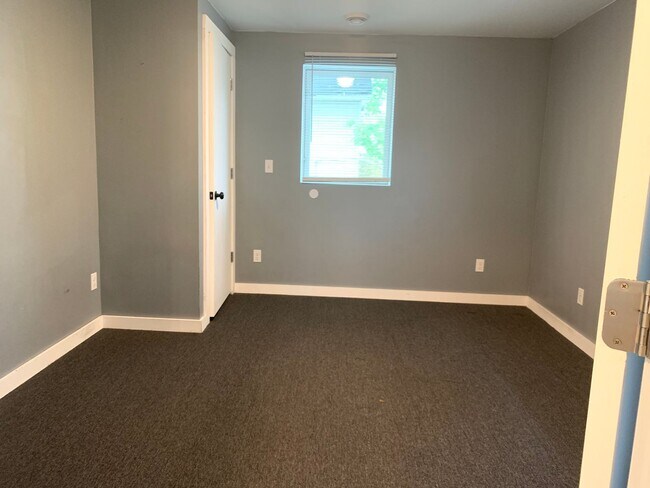 Building Photo - Upper Three Bedroom on NW Side of Grand Ra...
