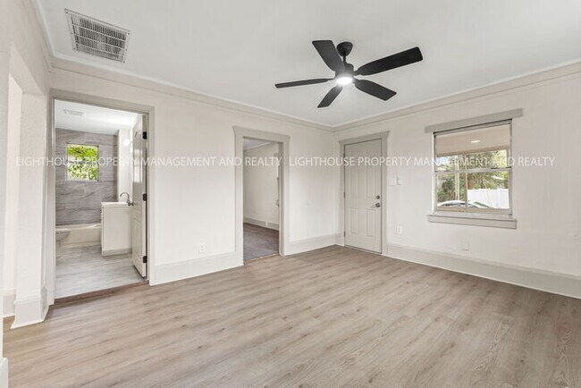 Building Photo - Renovated 3 Bedroom Home With Screened Porch