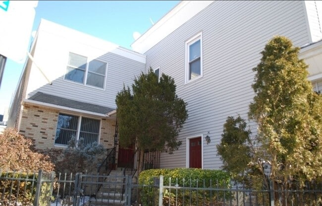 Primary Photo - 267 Paterson Ave