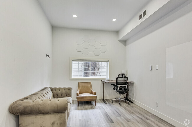 Building Photo - 815 Oak St