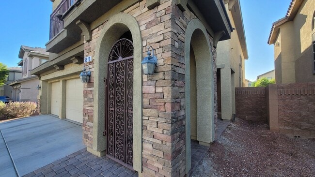 Building Photo - 5913 Altissimo St