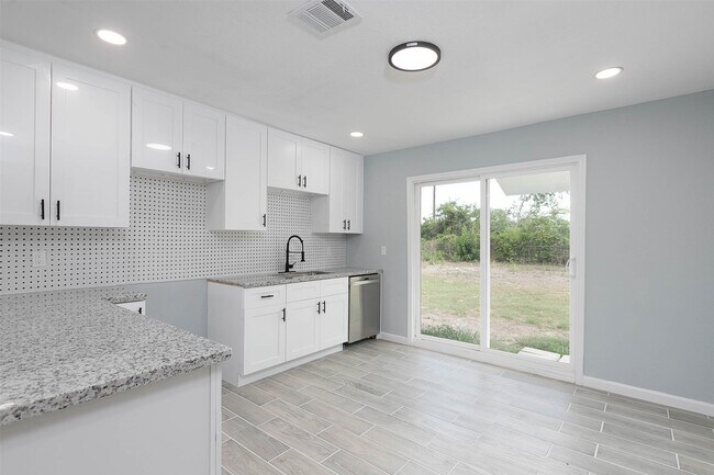 Building Photo - 3205 Stallings Dr