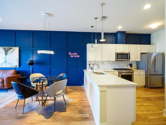 Building Photo - 908 Nueces St