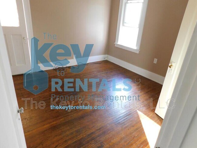 Building Photo - 125 W High Terrace