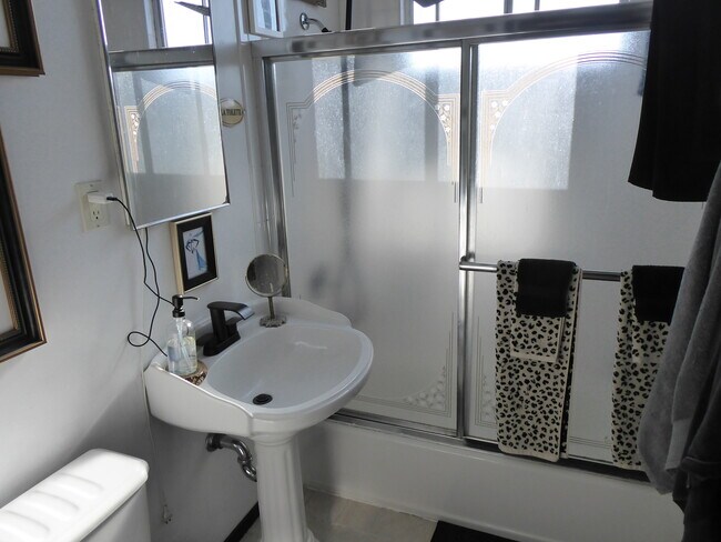 Building Photo - 980 Burnett Ave