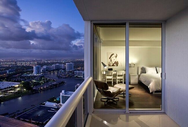 Building Photo - 1800 S Ocean Dr