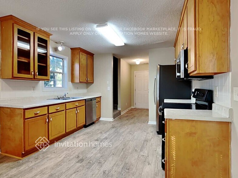 Building Photo - 290 Hunters Chase