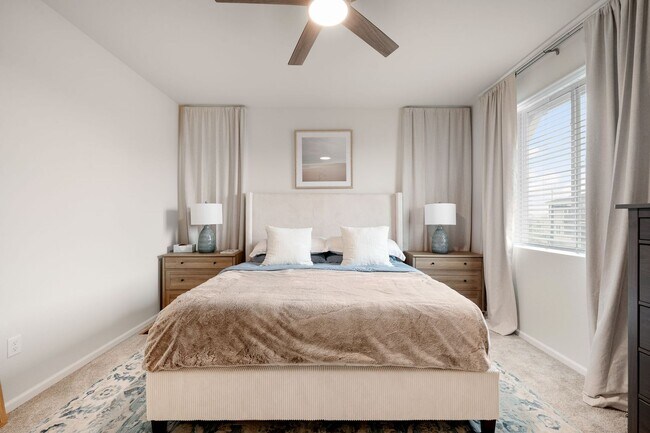 Building Photo - LUX 3BD, 2.5BA Aurora Highlands Townhome w...