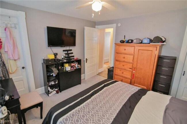 Building Photo - This adorable home is available for rent. This 2 bedroom property has bee renovated