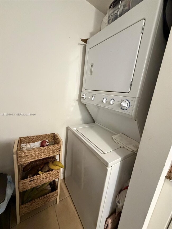 Building Photo - 215 SW 42nd Ave