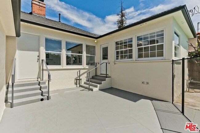 Building Photo - 2201 Linnington Ave